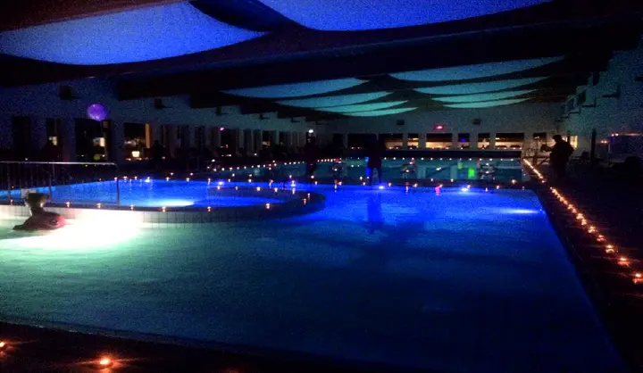 Candle-Light-Schwimmen im Badezentrum Negenborn